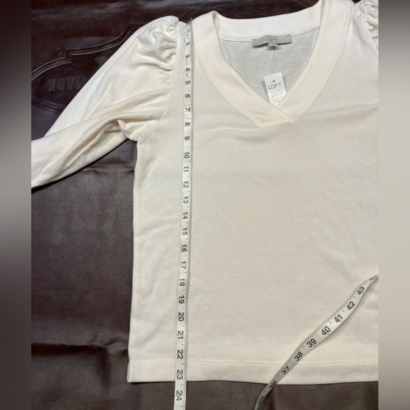 New LOFT V-neck Puff Sleeve Sweater Blouse Cream Women medium neutral minimalist - Picture 11 of 12